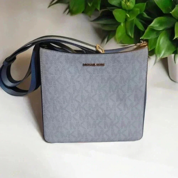 Michael Kors Jett Set Medium SWING PacK Messenger Bag - Picture 3 of 7